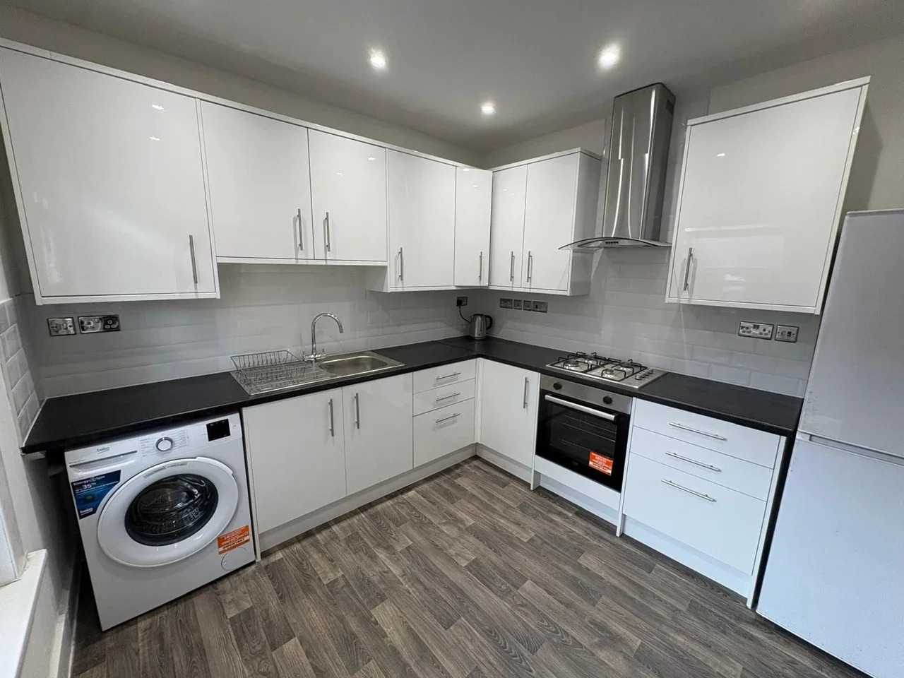 Flat Vale Road in Greater London