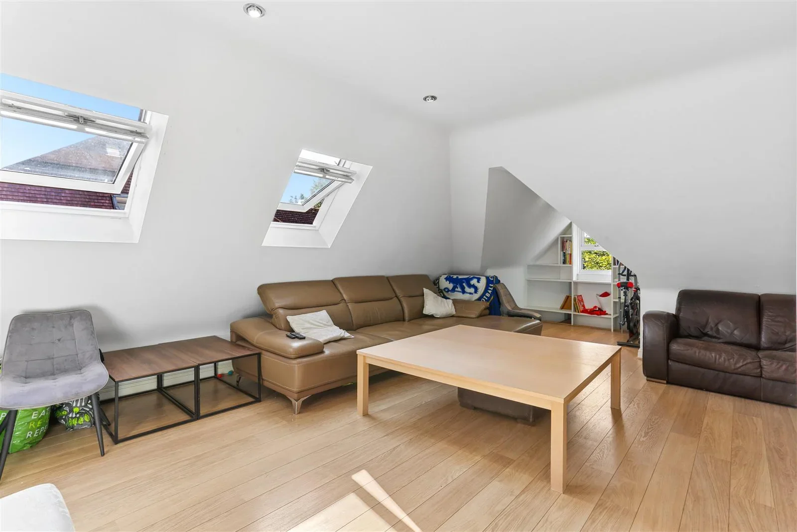 Flat Rosebery Road in Greater London