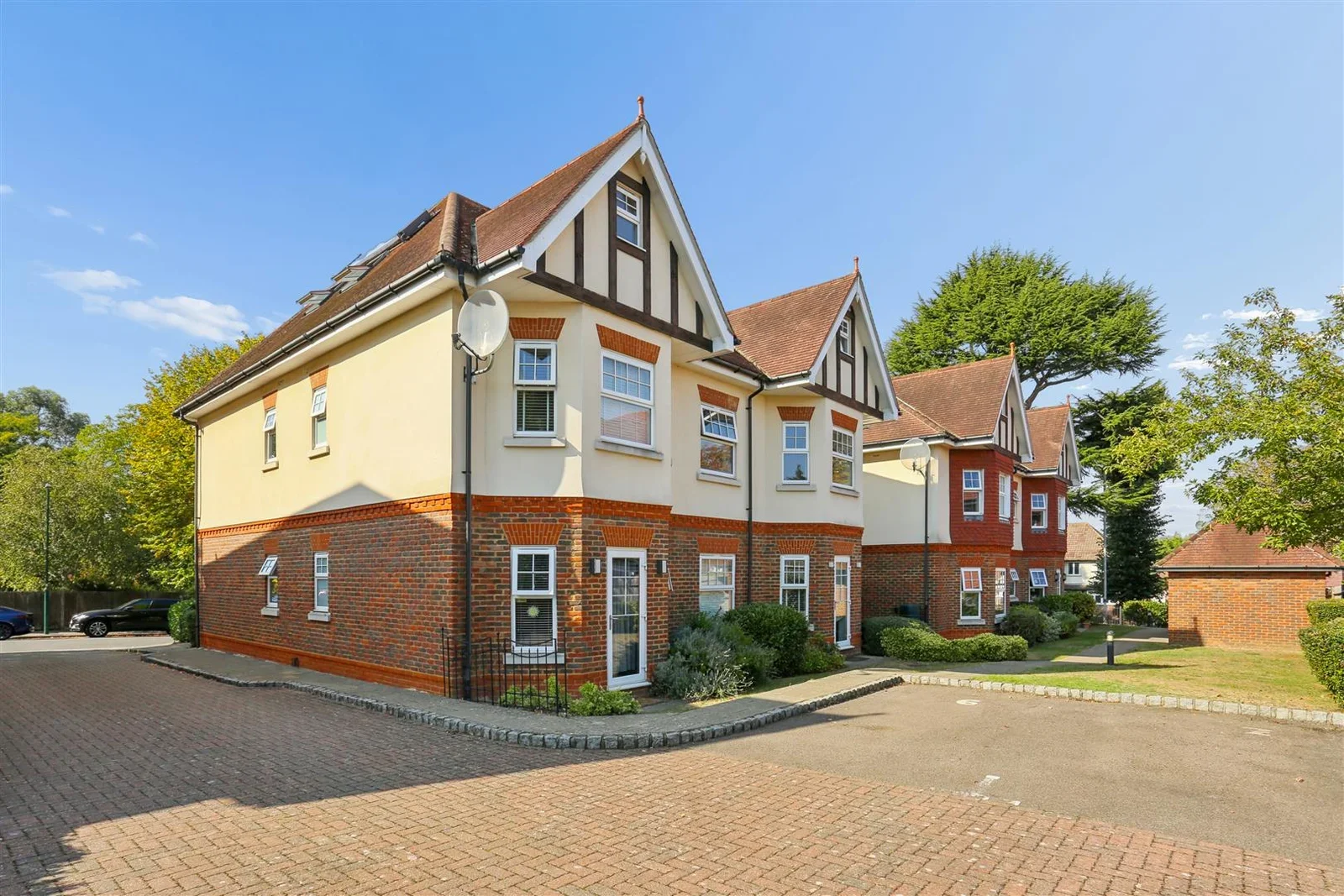 Flat Rosebery Road in Greater London