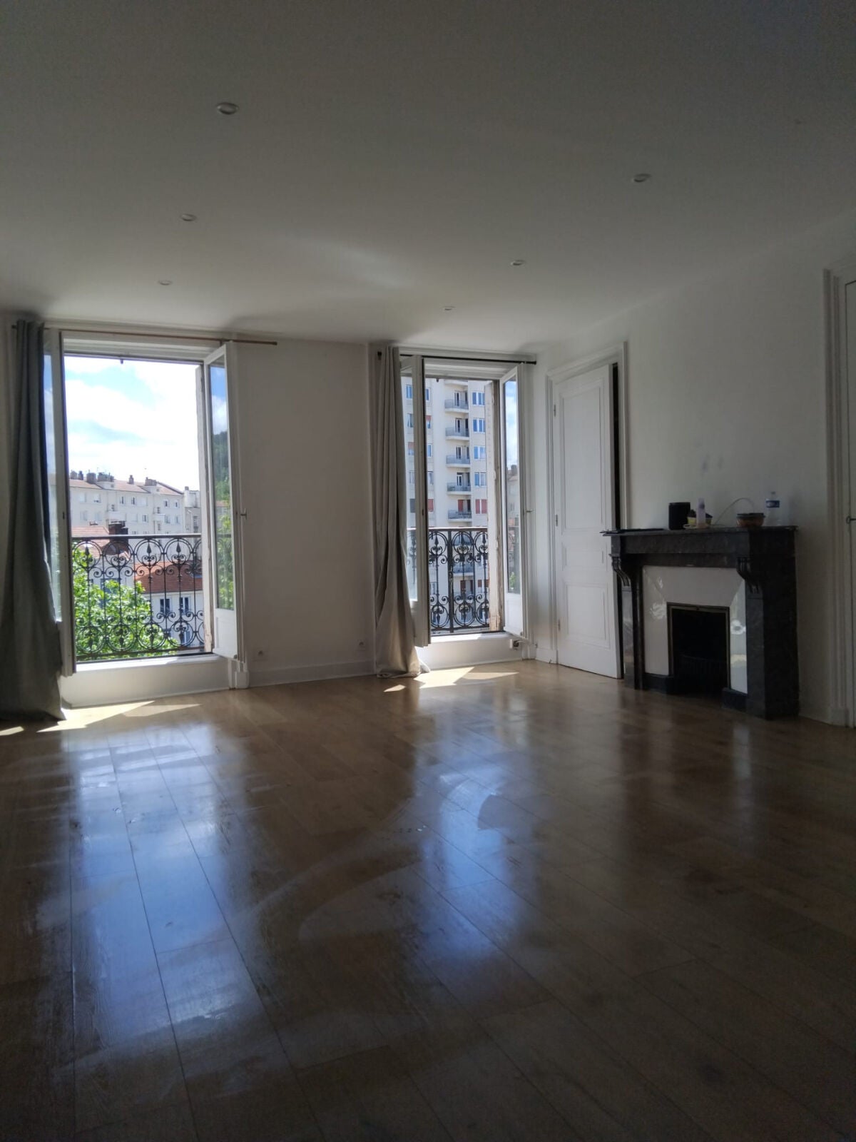 Appartement Place Fourneyron à Saint-Étienne