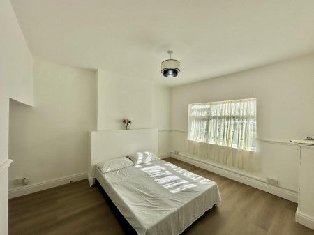 House Brickfield Lane in Greater London