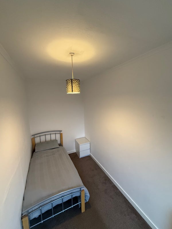 Flat Dorchester Avenue in Glasgow