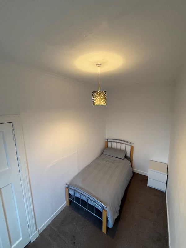 Flat Dorchester Avenue in Glasgow
