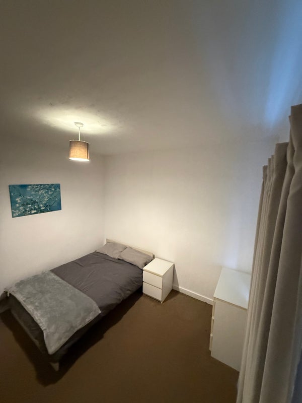Flat Dorchester Avenue in Glasgow