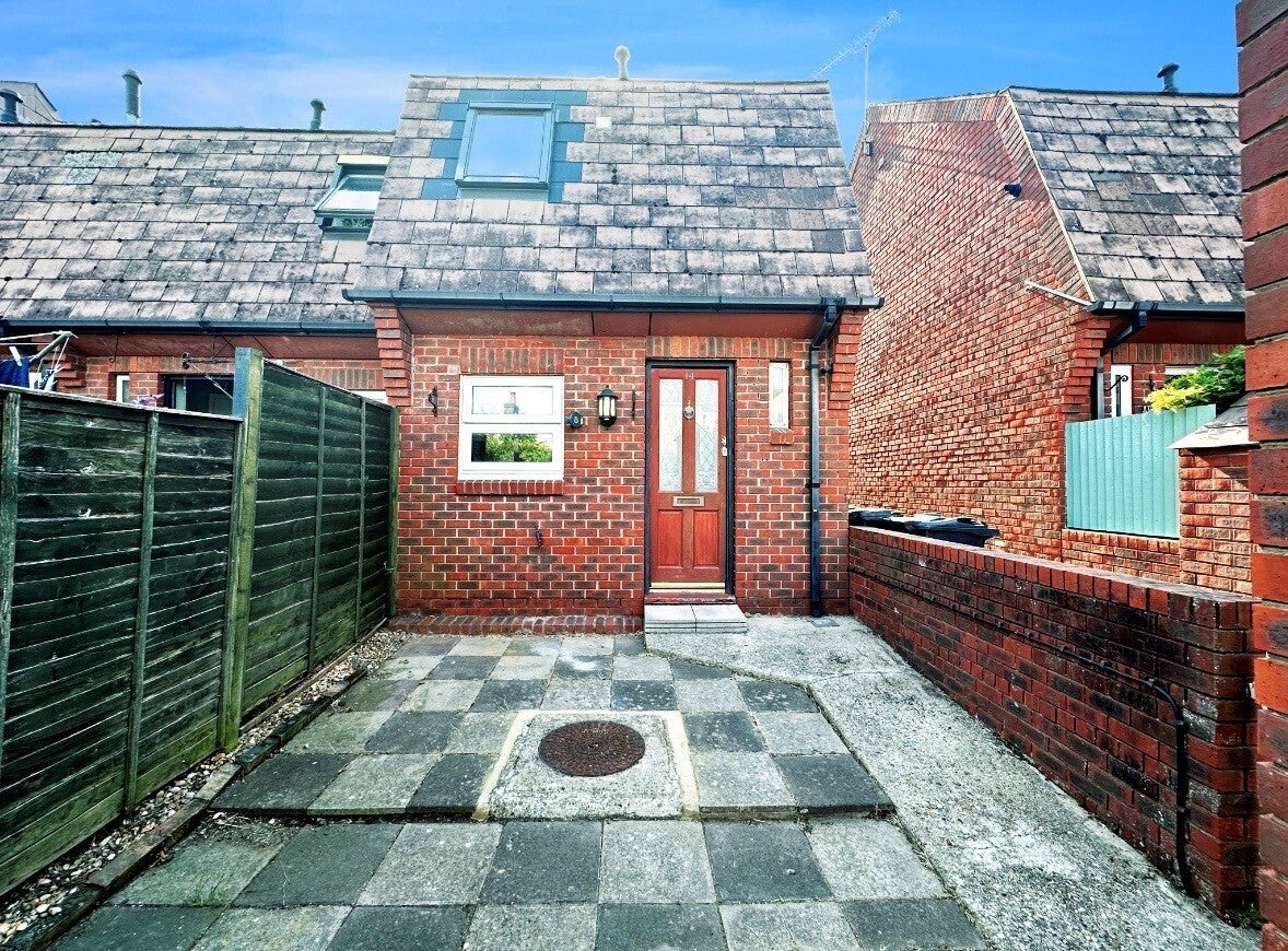 Room Holly Street in Gosport