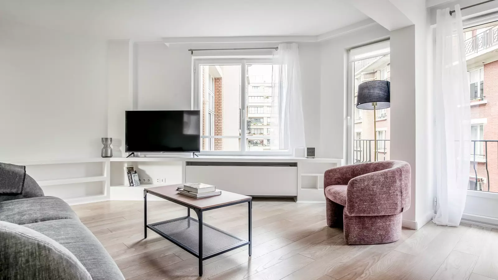Flat Rue de Lévis in Paris