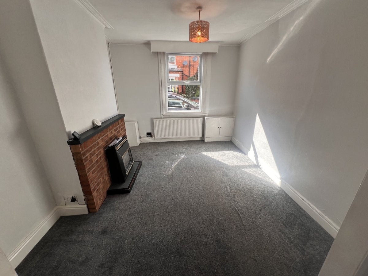 Flat Hawarden Road in Penyffordd