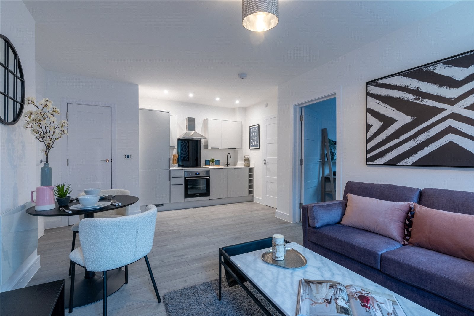 Flat Silkweaver Heights in Brentwood