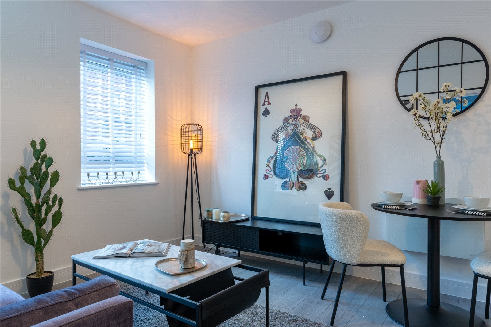 Flat Silkweaver Heights in Brentwood