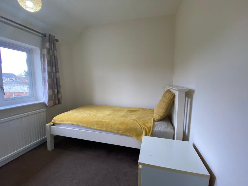 Room Abbots Wood Road in Luton