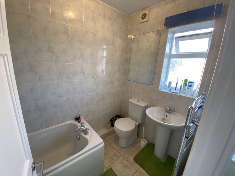 Room Abbots Wood Road in Luton