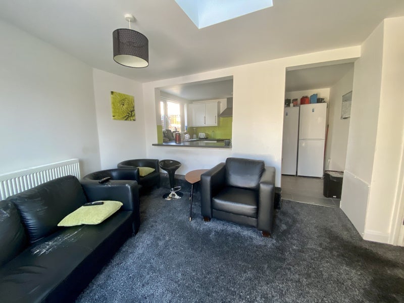 Room Abbots Wood Road in Luton