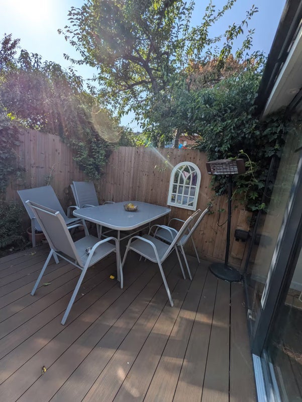 Room Arundel Close in Greater London