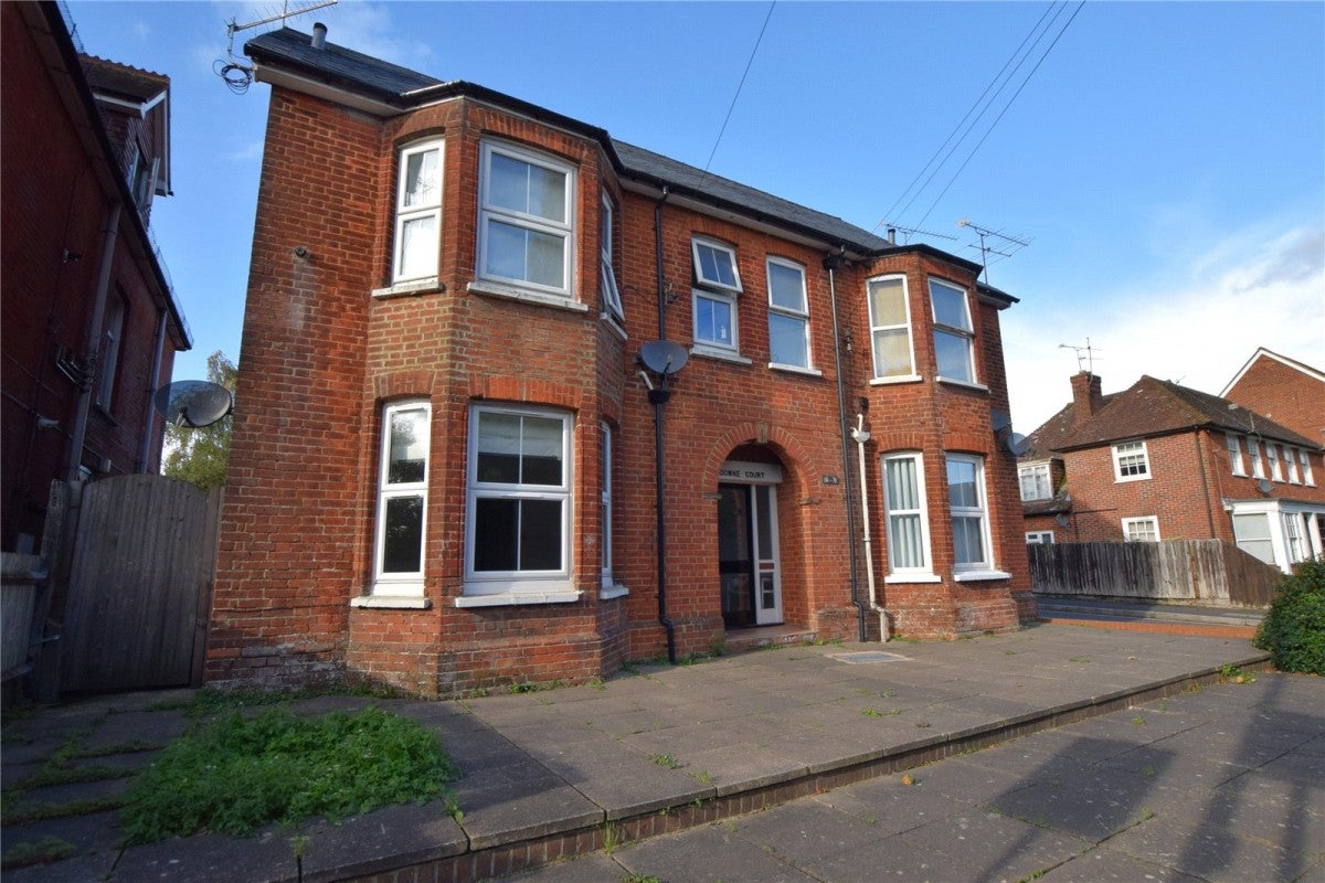 Flat Lansdowne Road in East Hampshire