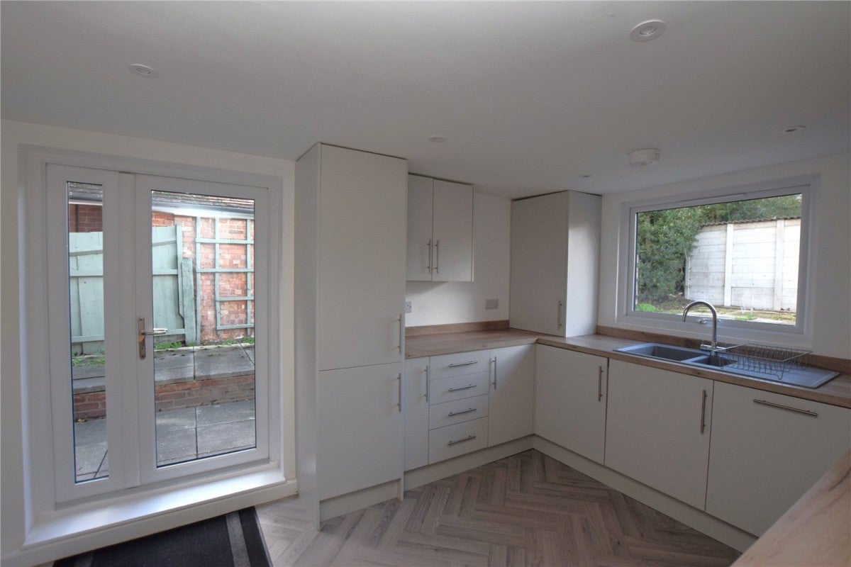 Flat Lansdowne Road in East Hampshire