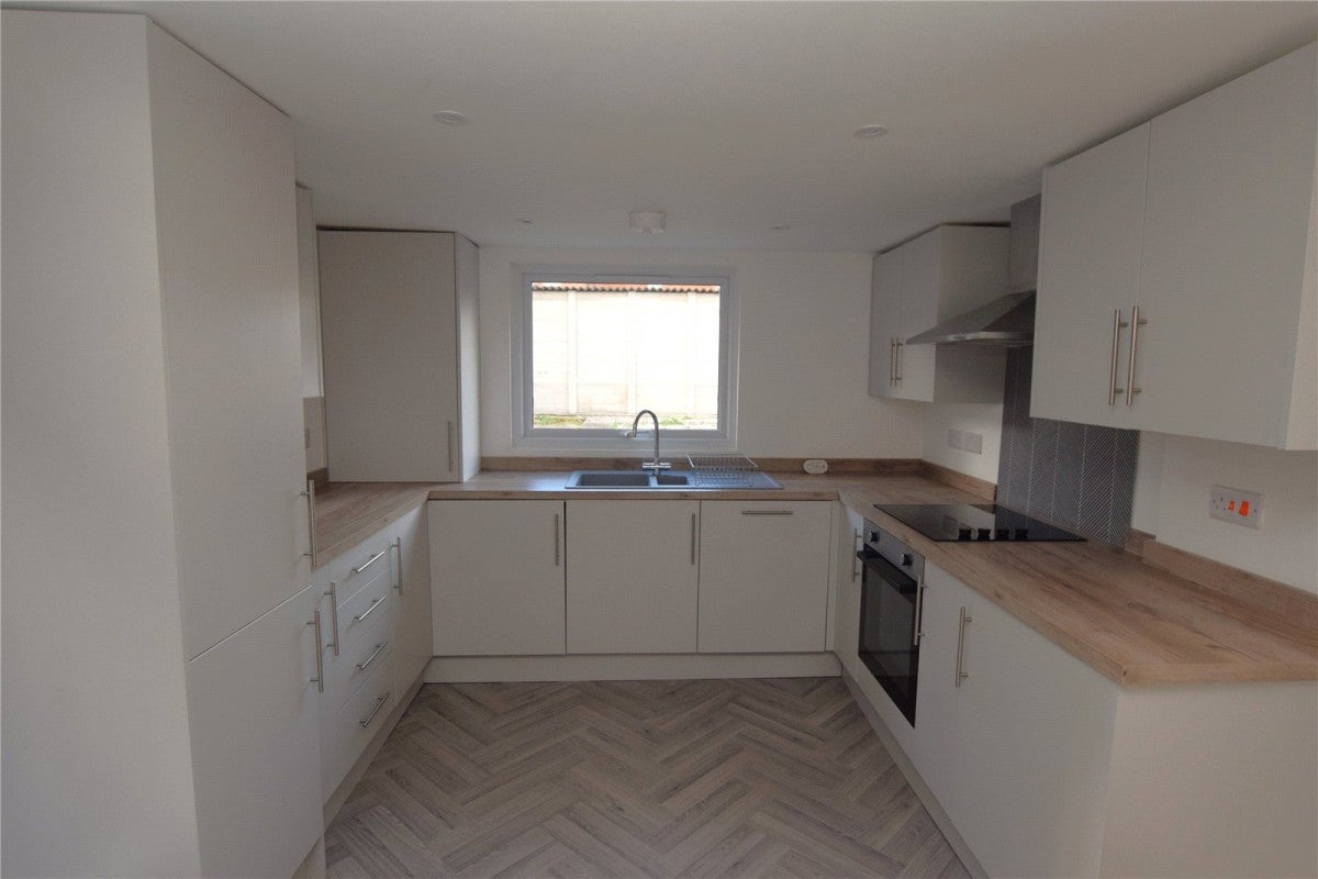 Flat Lansdowne Road in East Hampshire