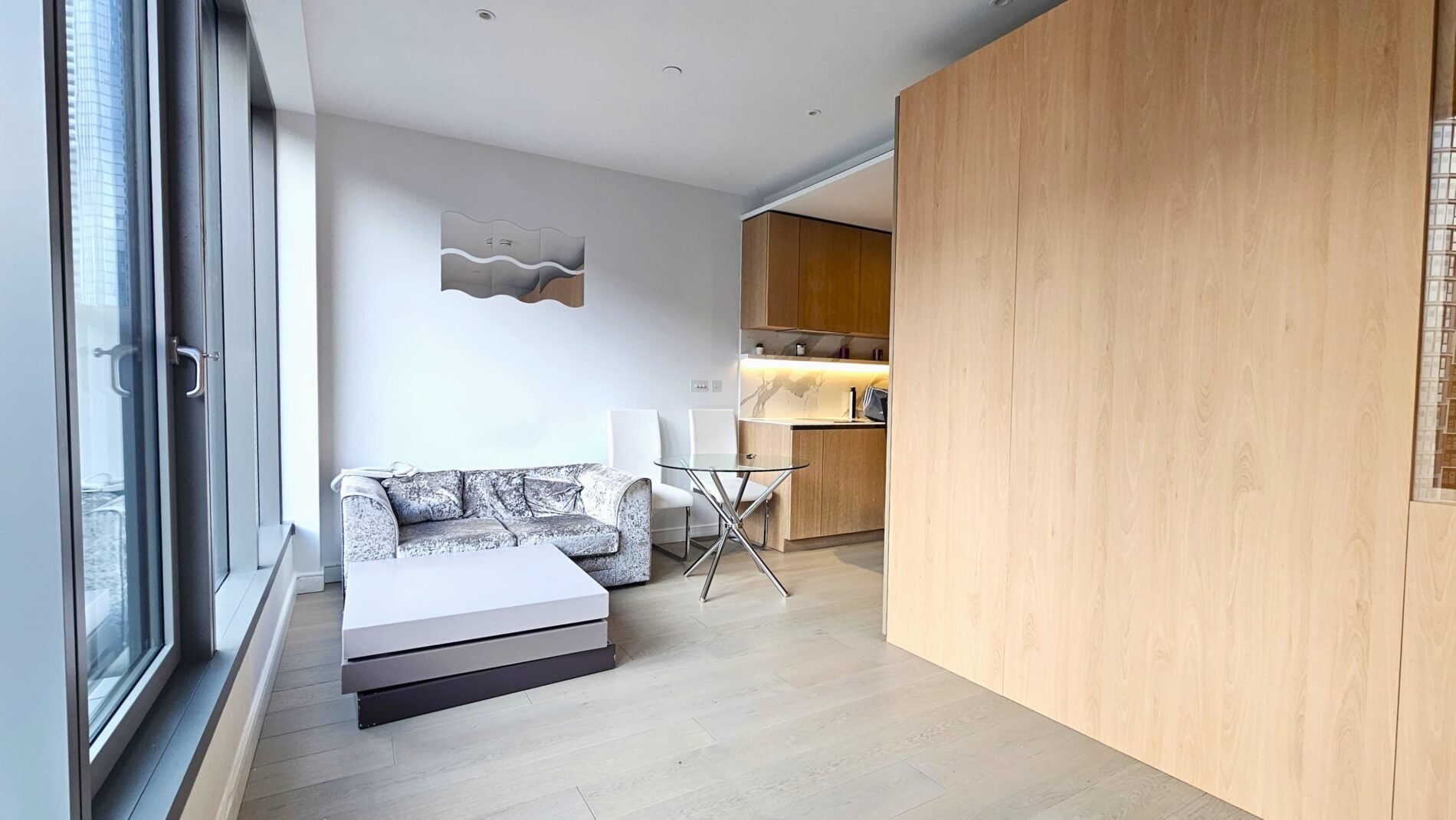 Flat Park Drive in Greater London