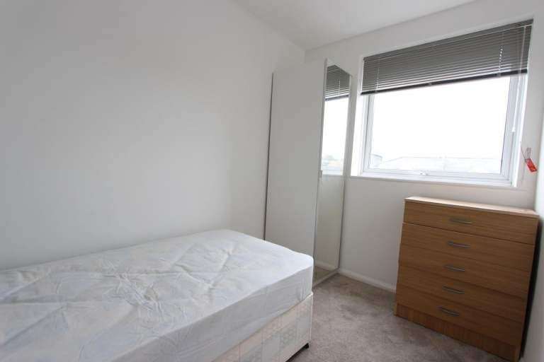 Flat Glenhurst Road in Greater London