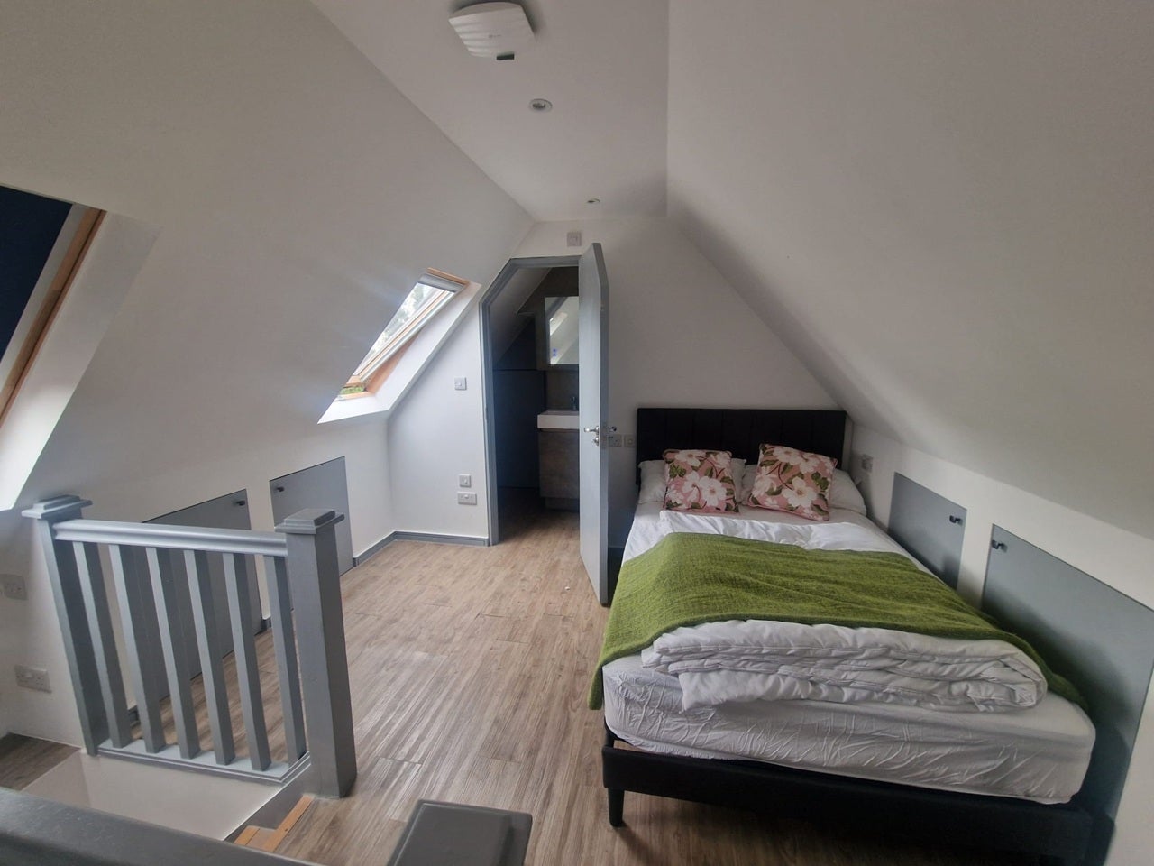 Room Henchman Street in Greater London