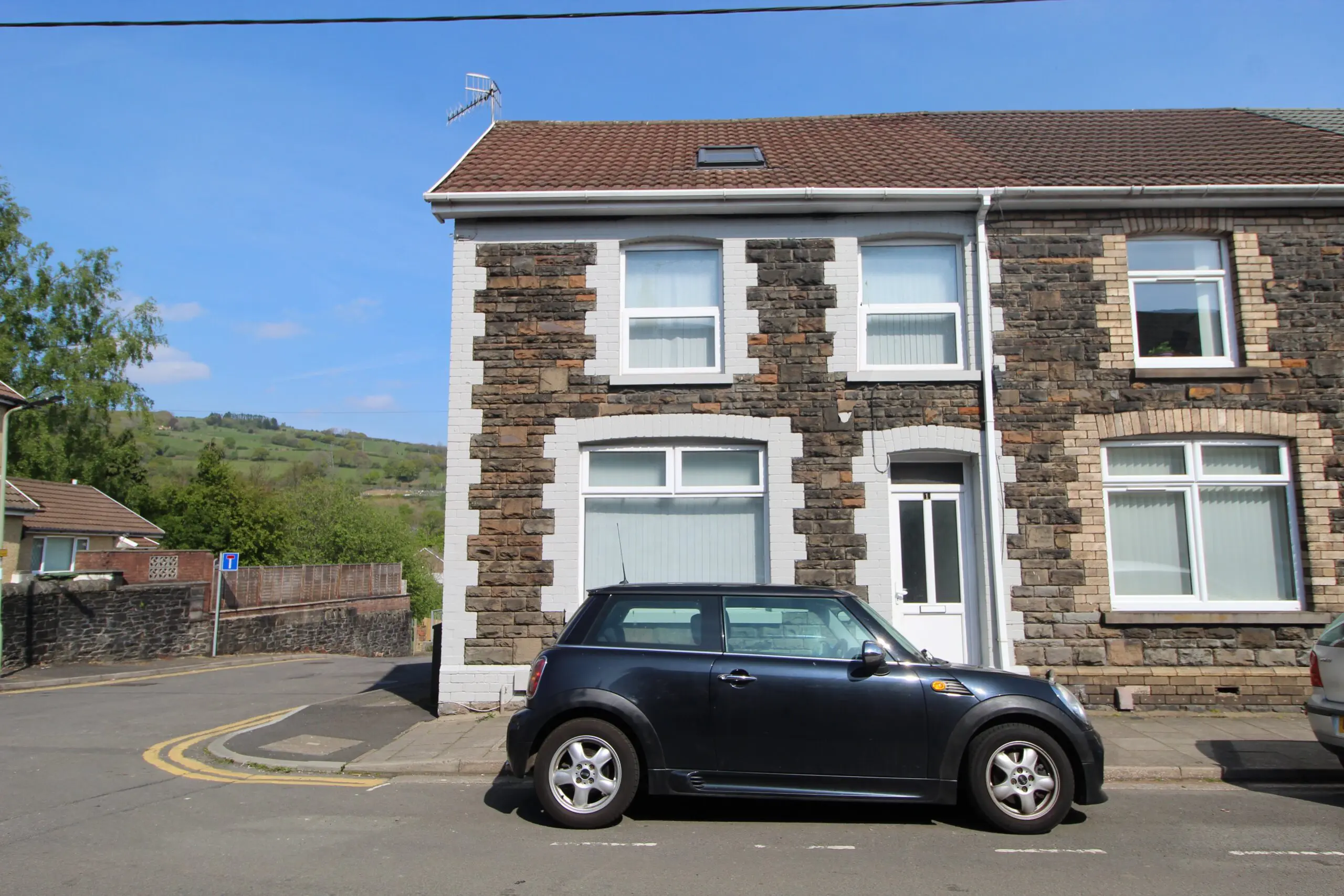Flat Meadow Street in Pontypridd