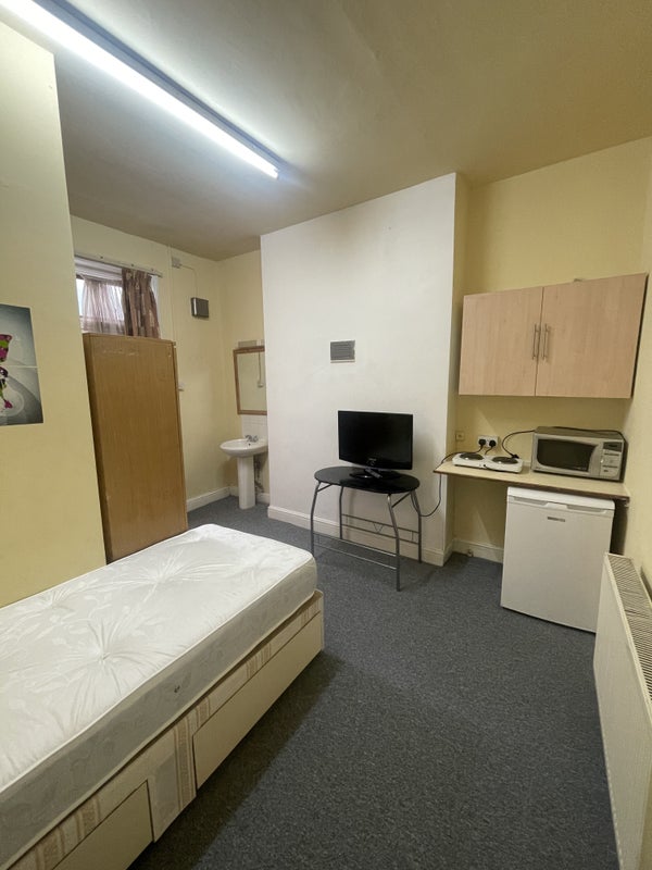 Room Talgarth Road in Greater London