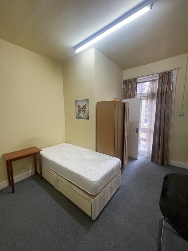 Room Talgarth Road in Greater London