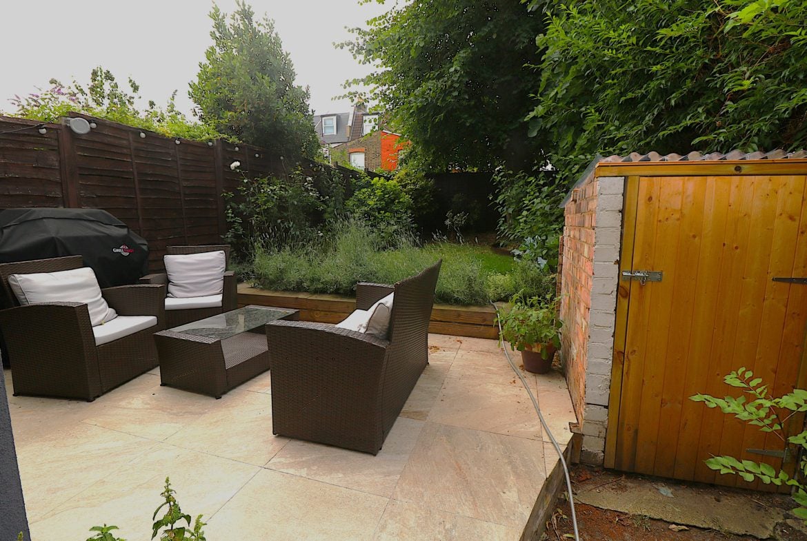 Flat Hampden Road in Greater London