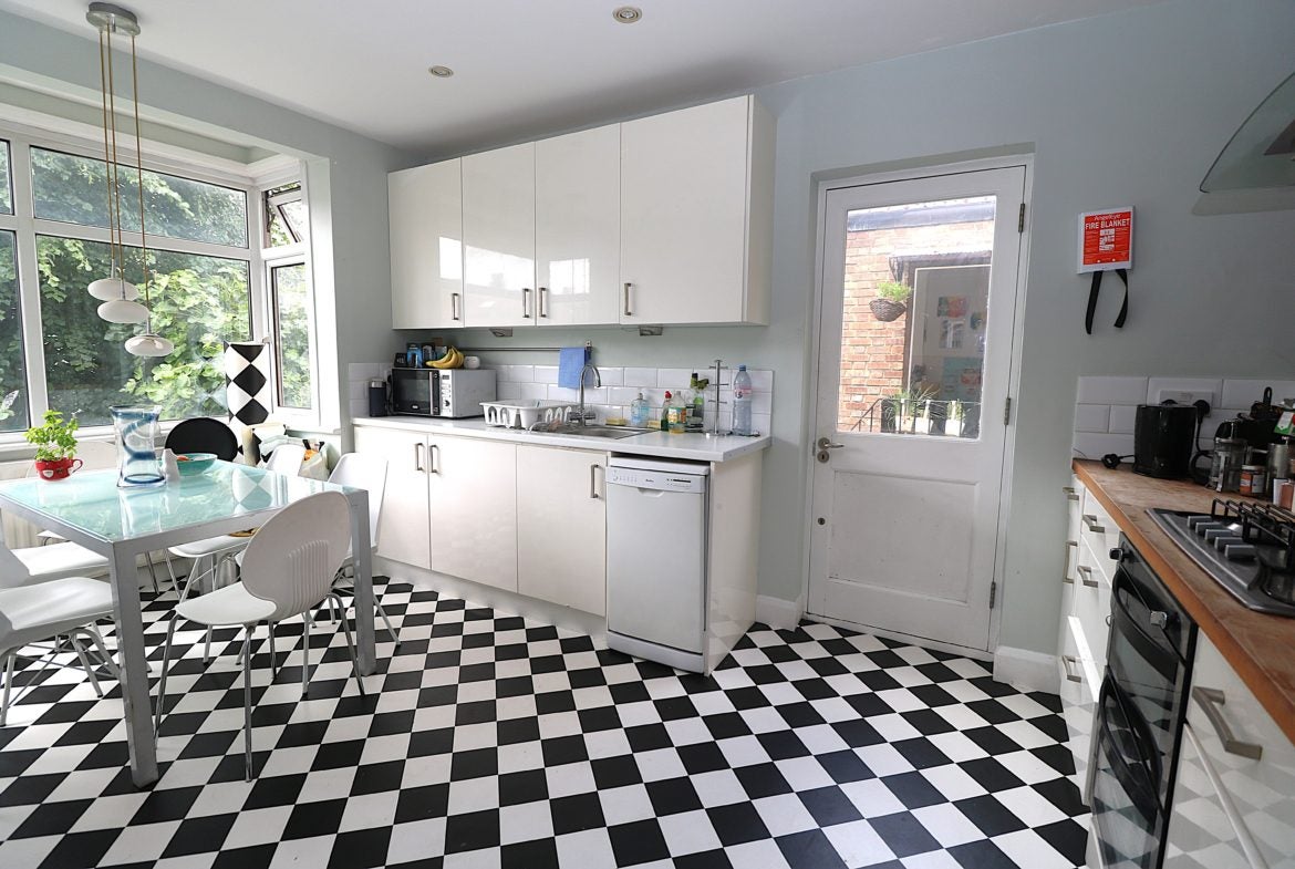 Flat Hampden Road in Greater London