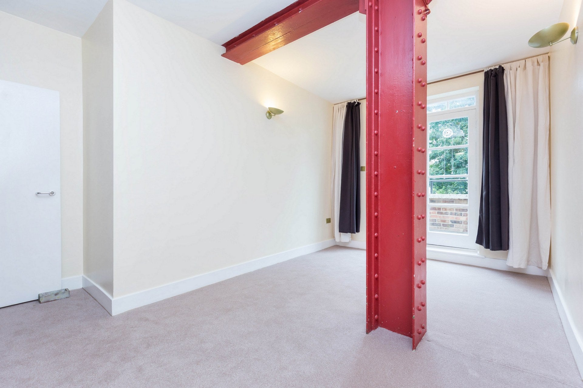 Flat Colvestone Crescent in Greater London