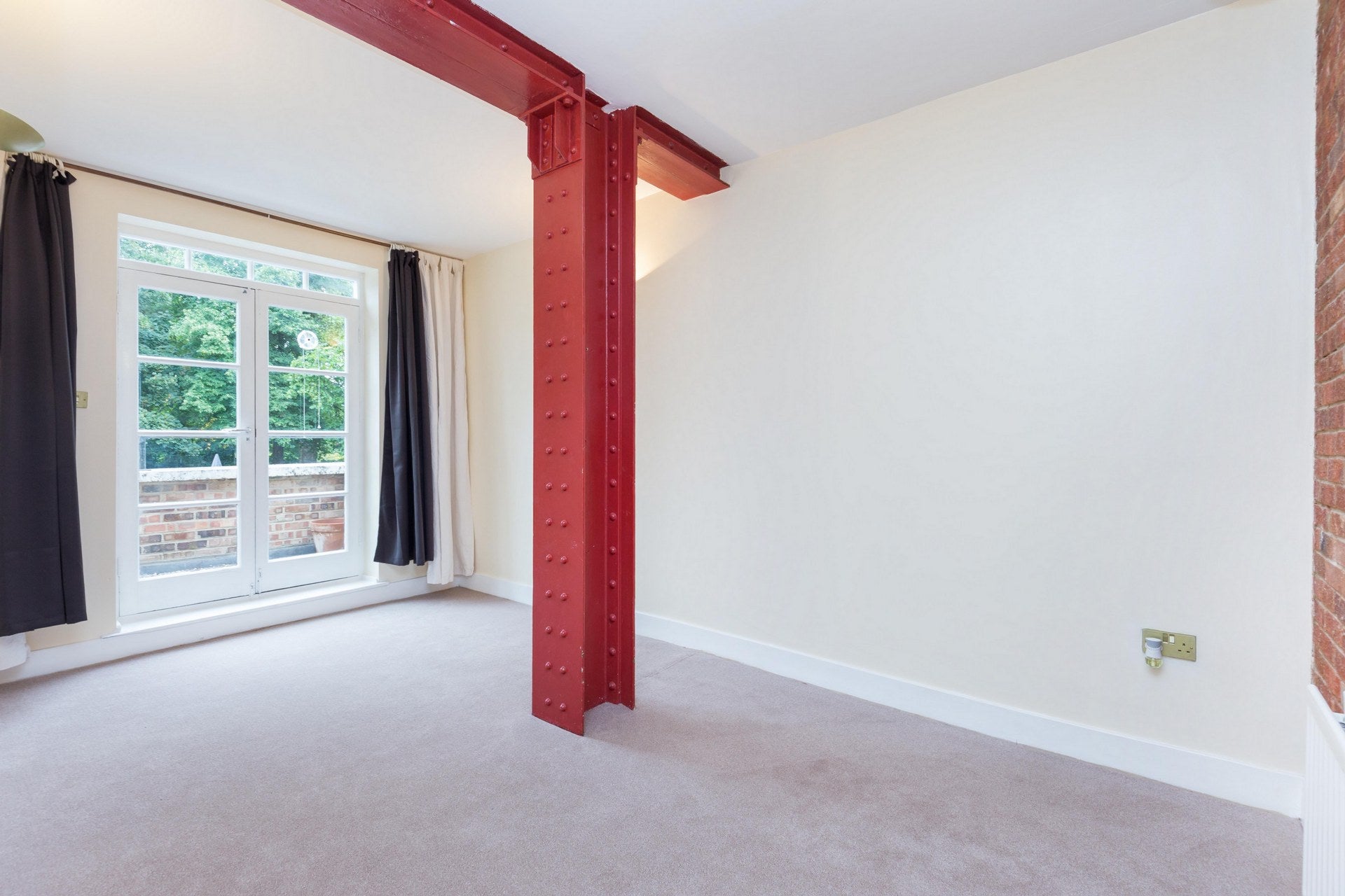 Flat Colvestone Crescent in Greater London