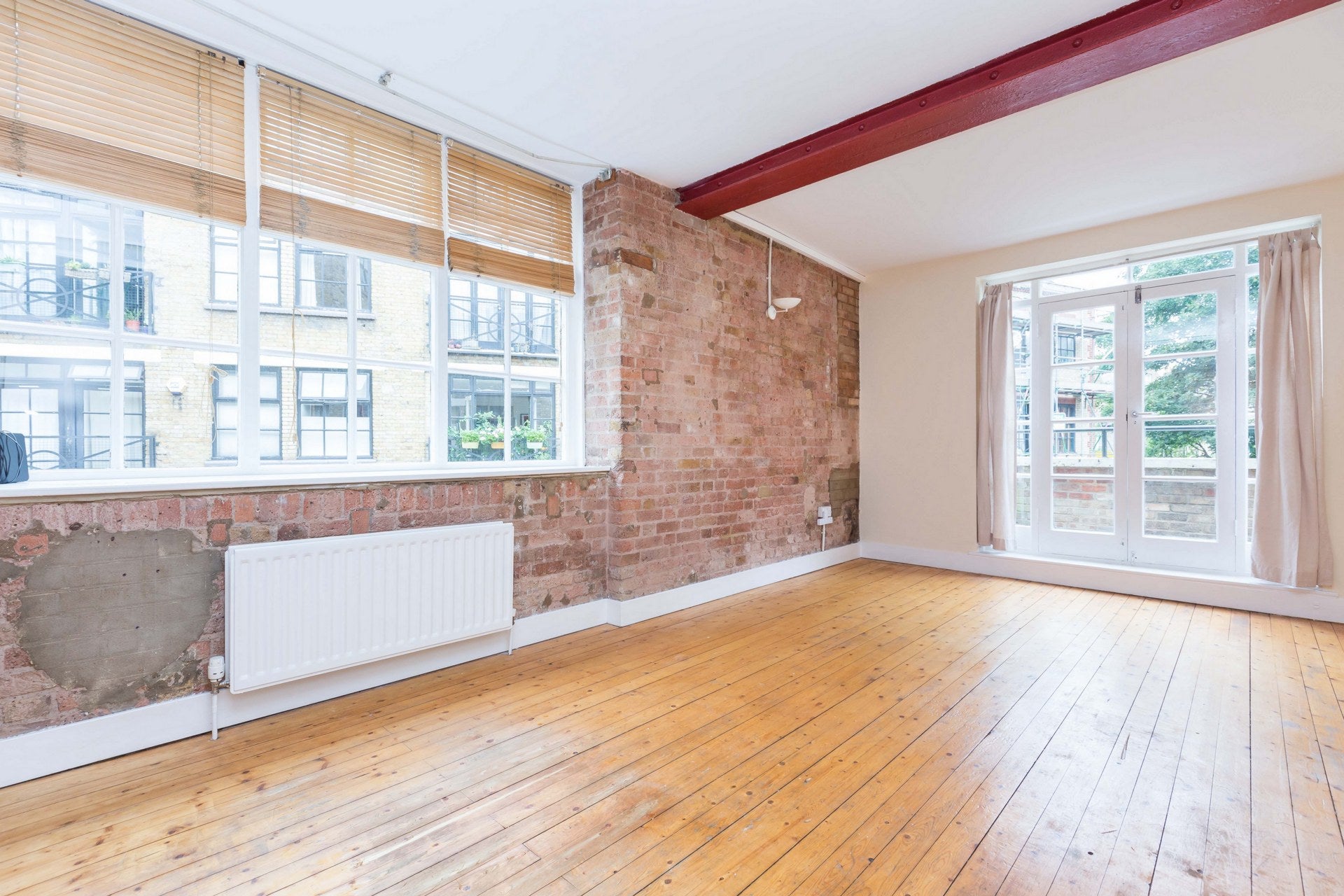 Flat Colvestone Crescent in Greater London