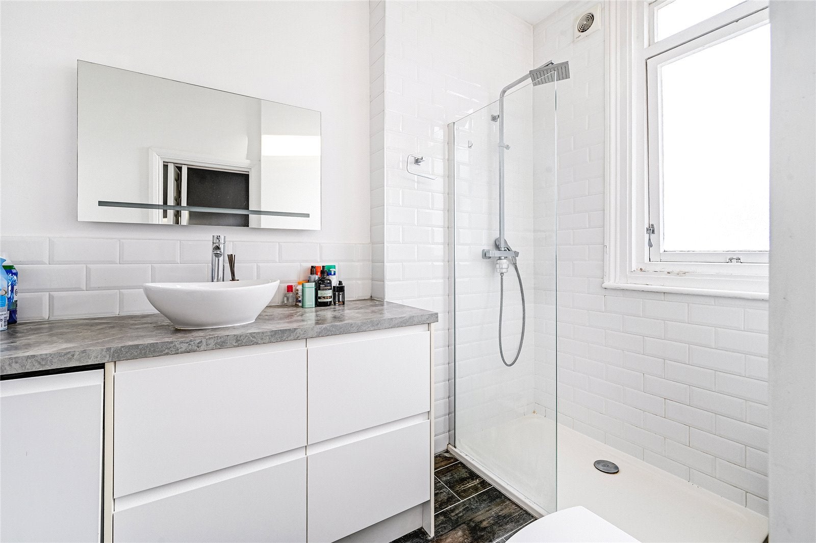 Flat Rostrevor Road in Greater London