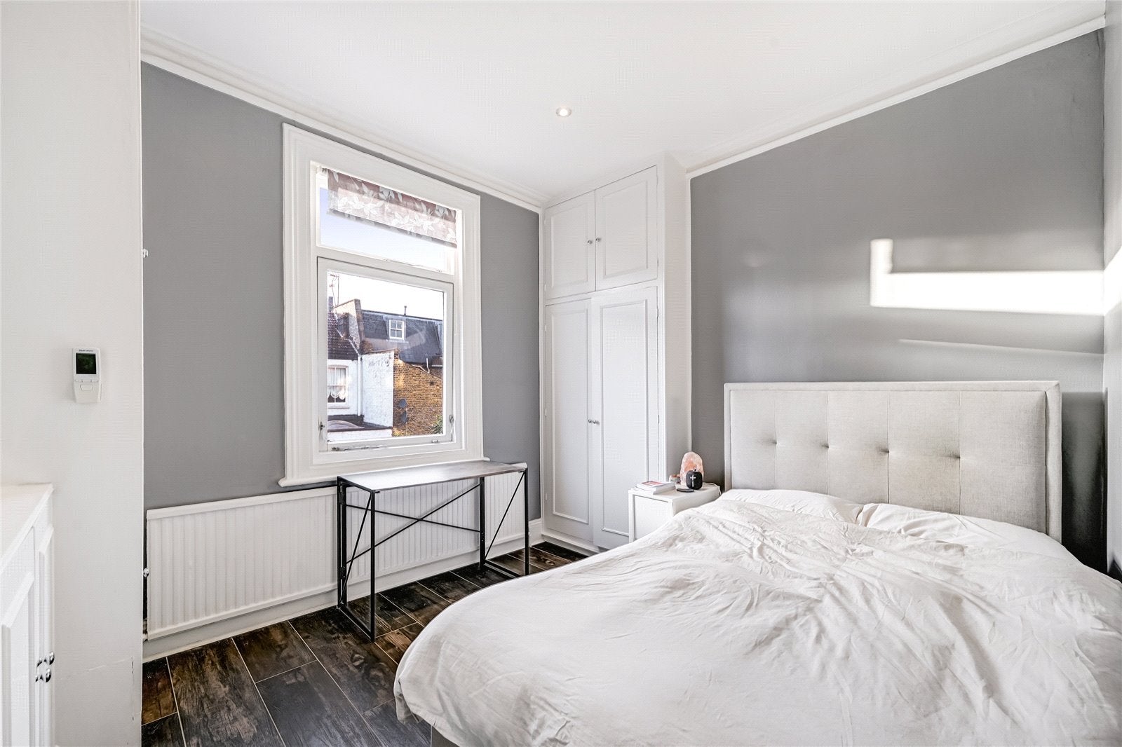 Flat Rostrevor Road in Greater London