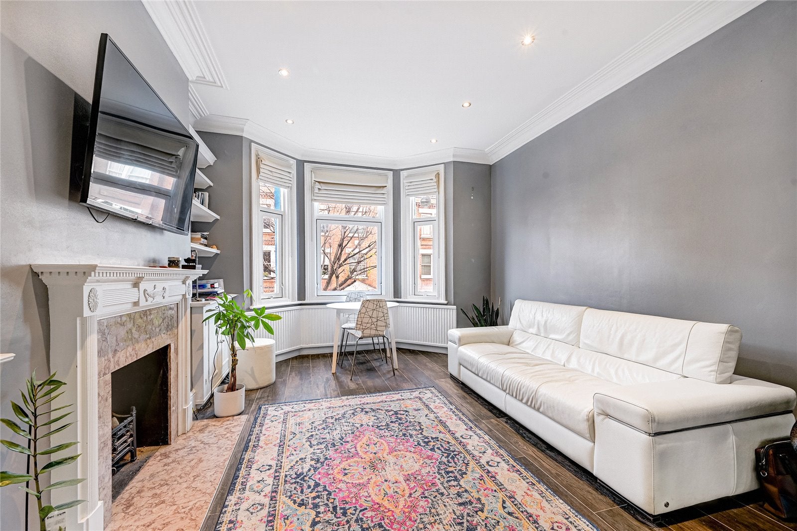 Flat Rostrevor Road in Greater London