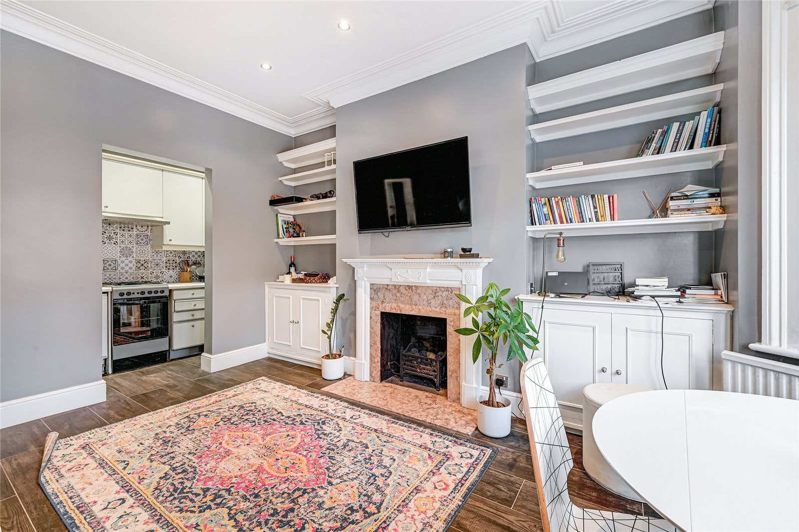 Flat Rostrevor Road in Greater London