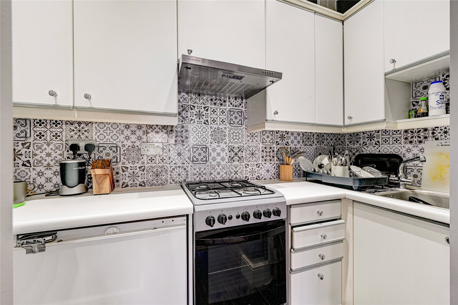 Flat Rostrevor Road in Greater London