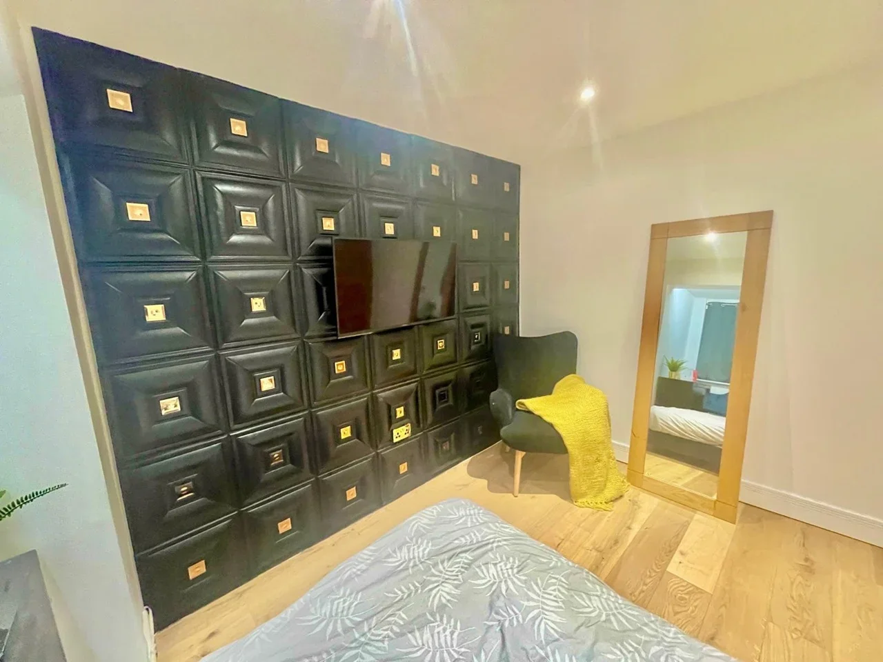 Room Cranbrook Drive in Luton