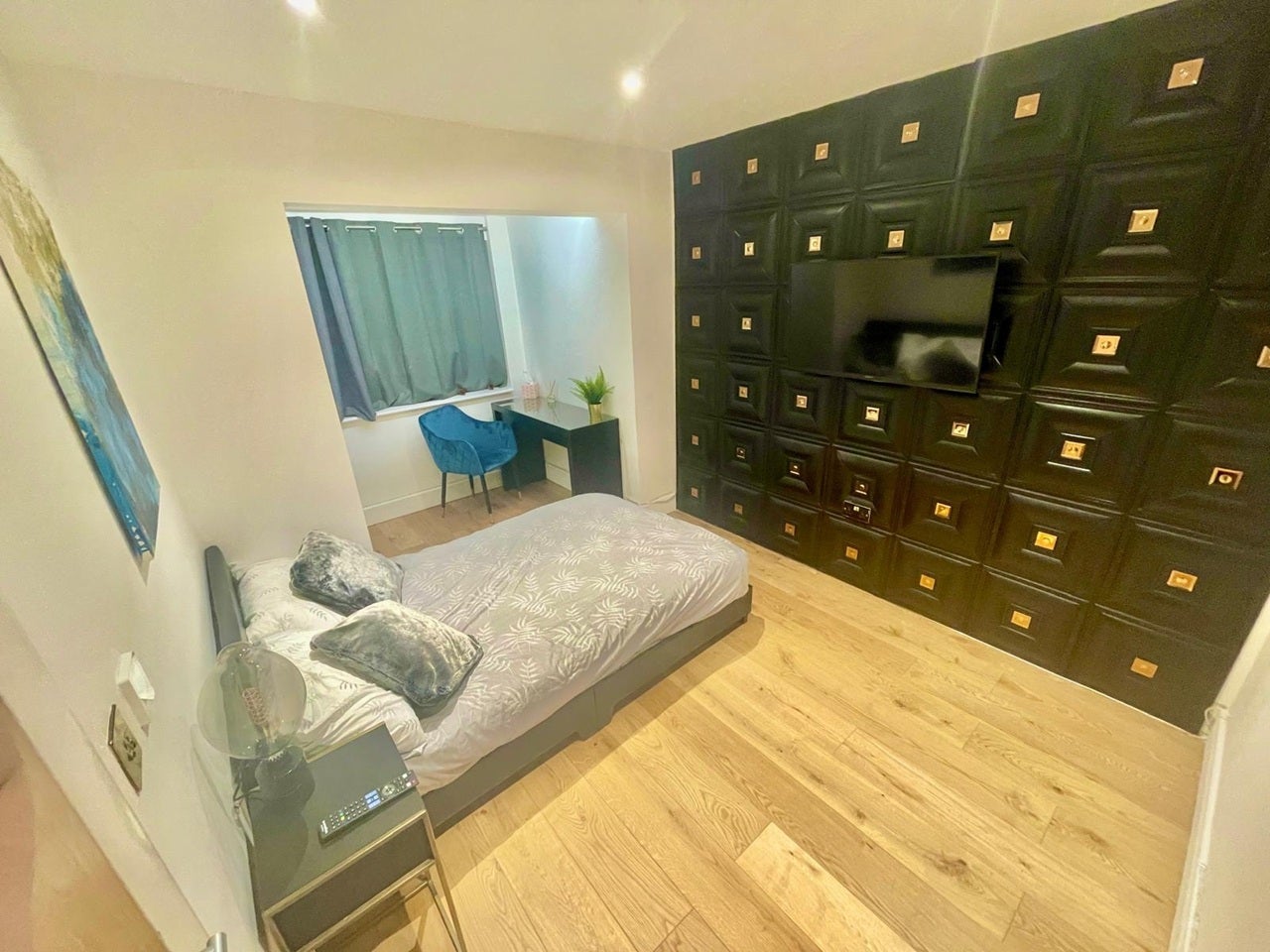 Room Cranbrook Drive in Luton