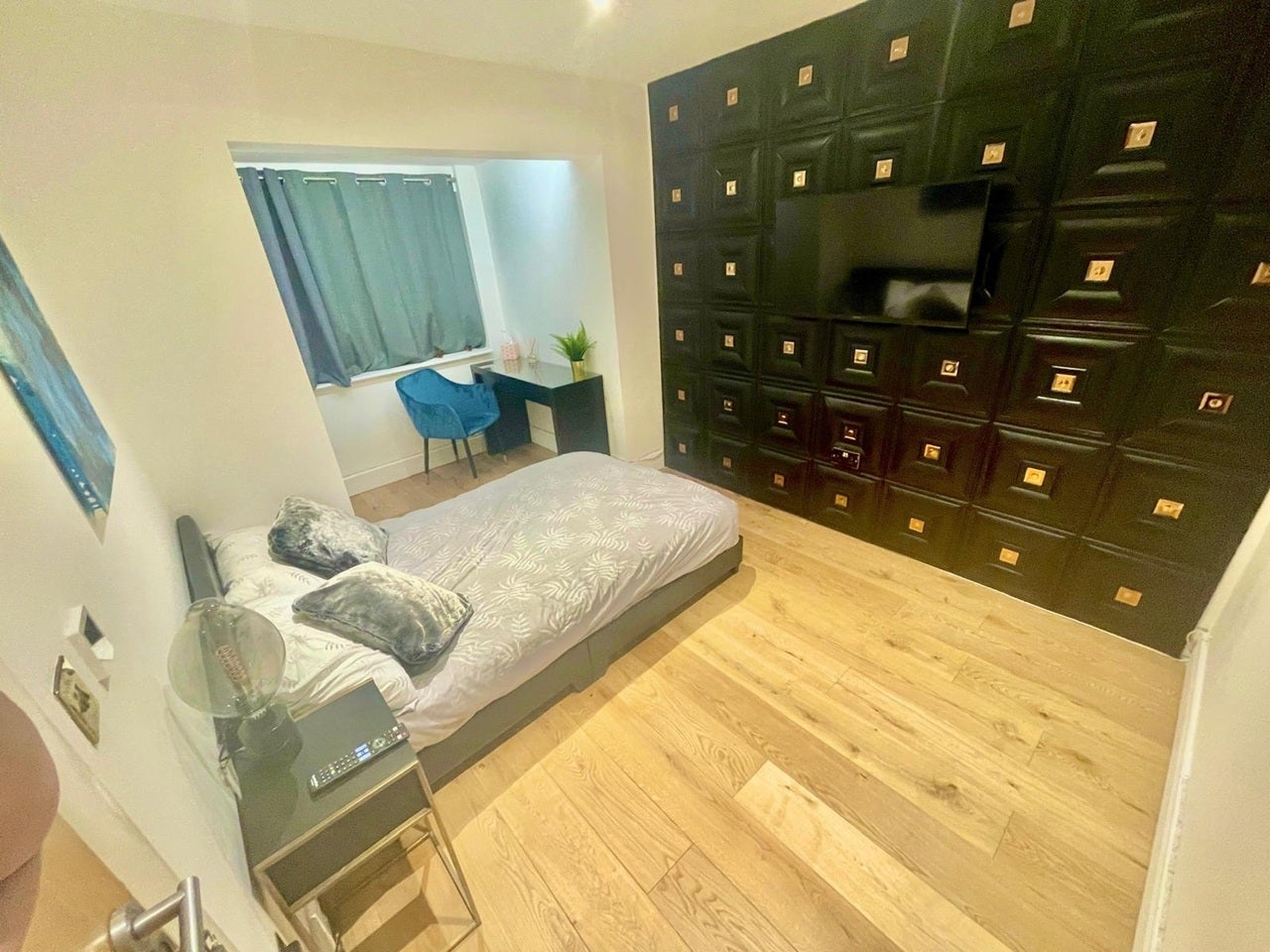 Room Cranbrook Drive in Luton