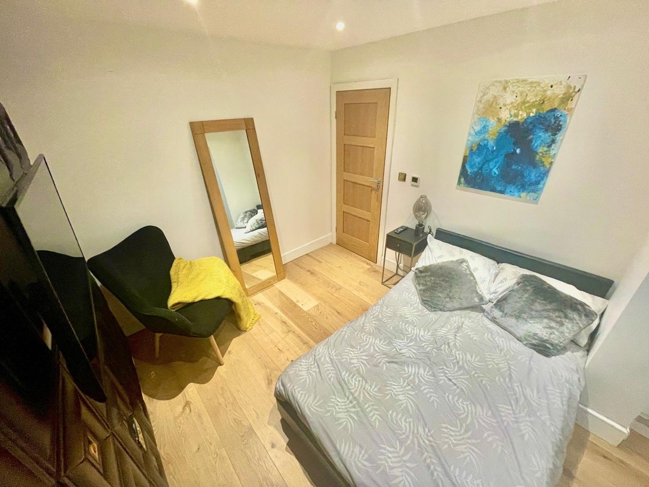 Room Cranbrook Drive in Luton
