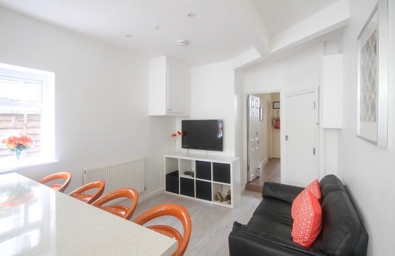 Room Sportsbank Street in Greater London