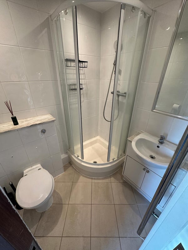 Room Wandsworth Road in Greater London