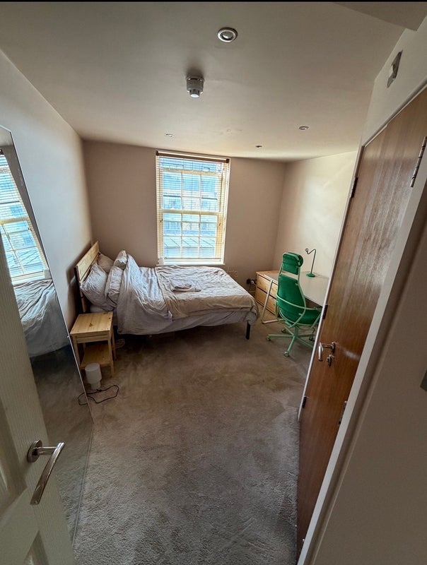 Room Wandsworth Road in Greater London