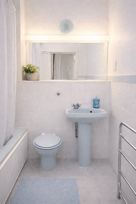 Room Grove Terrace in Greater London