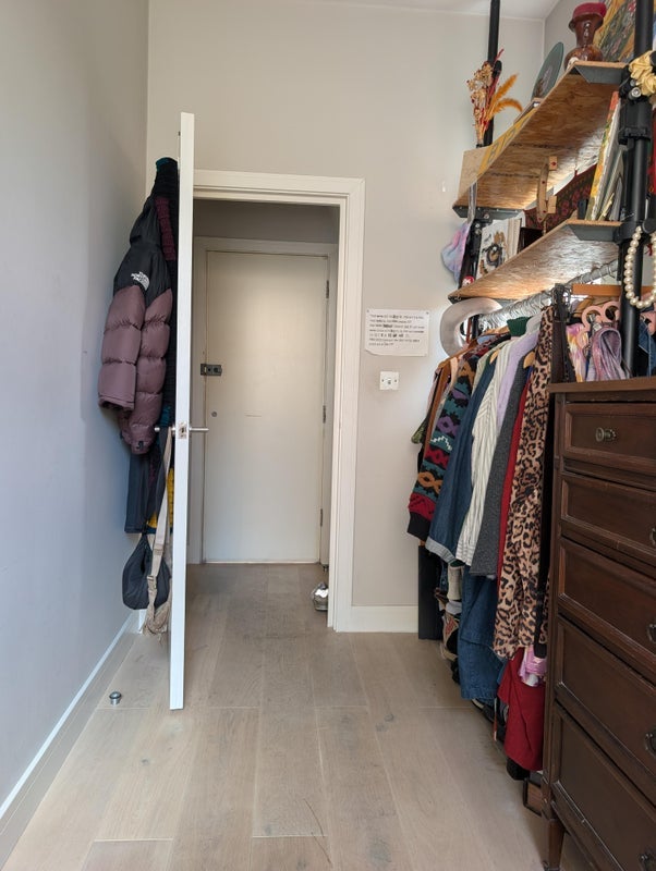 Room Mattock Lane in Greater London