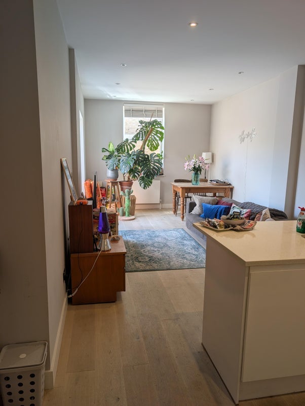 Room Mattock Lane in Greater London