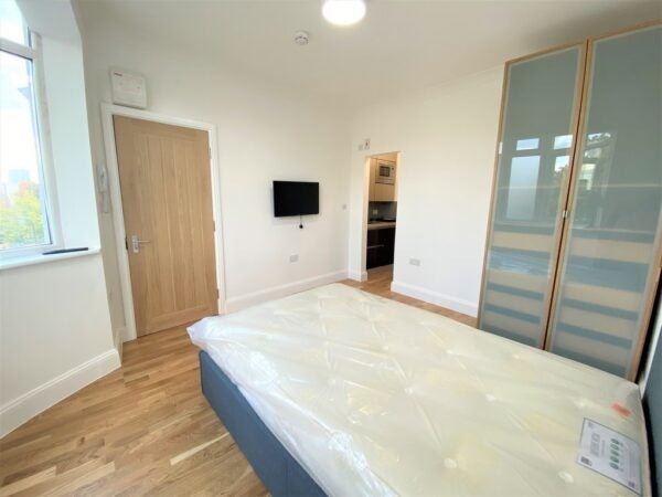 Flat Seymour Road in Greater London