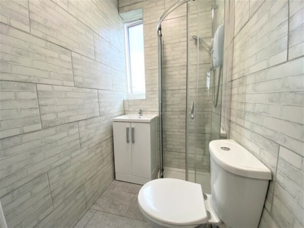 Flat Seymour Road in Greater London
