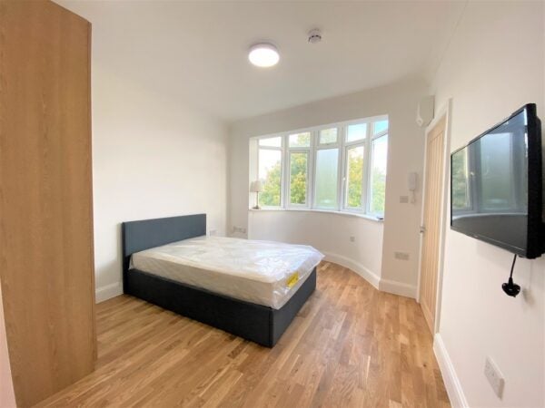 Flat Seymour Road in Greater London