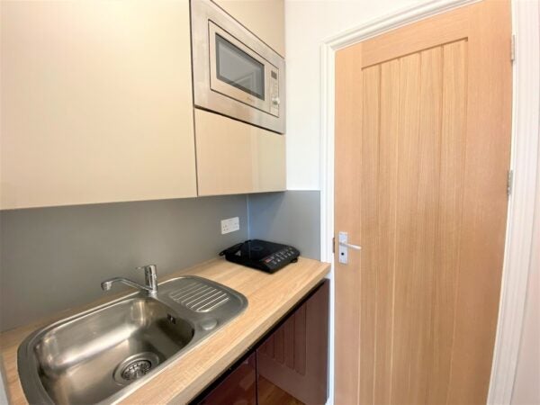 Flat Seymour Road in Greater London